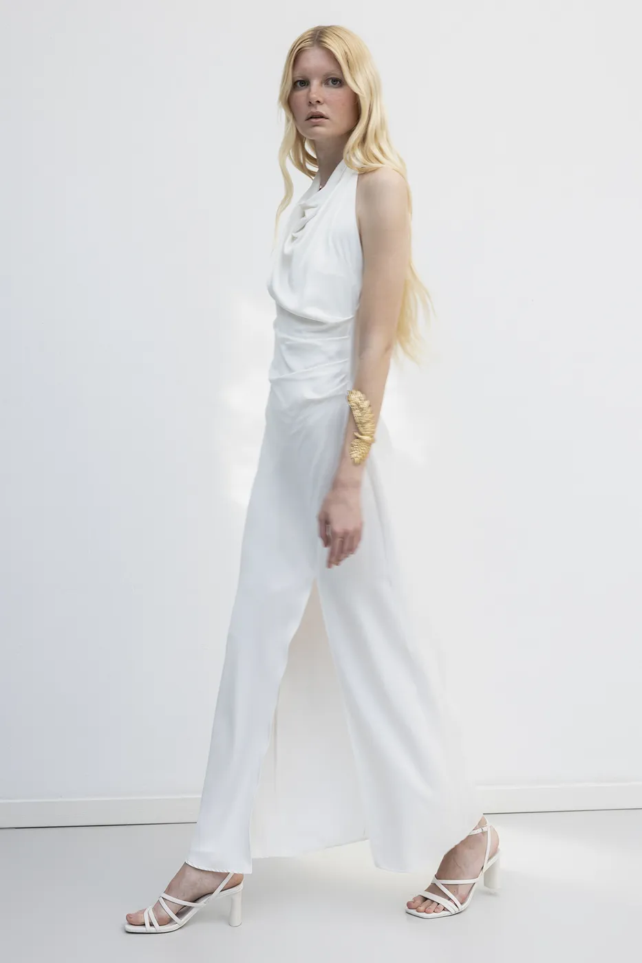 Bayan Beyaz Sırt Dekolteli Maksi Saten Elbise