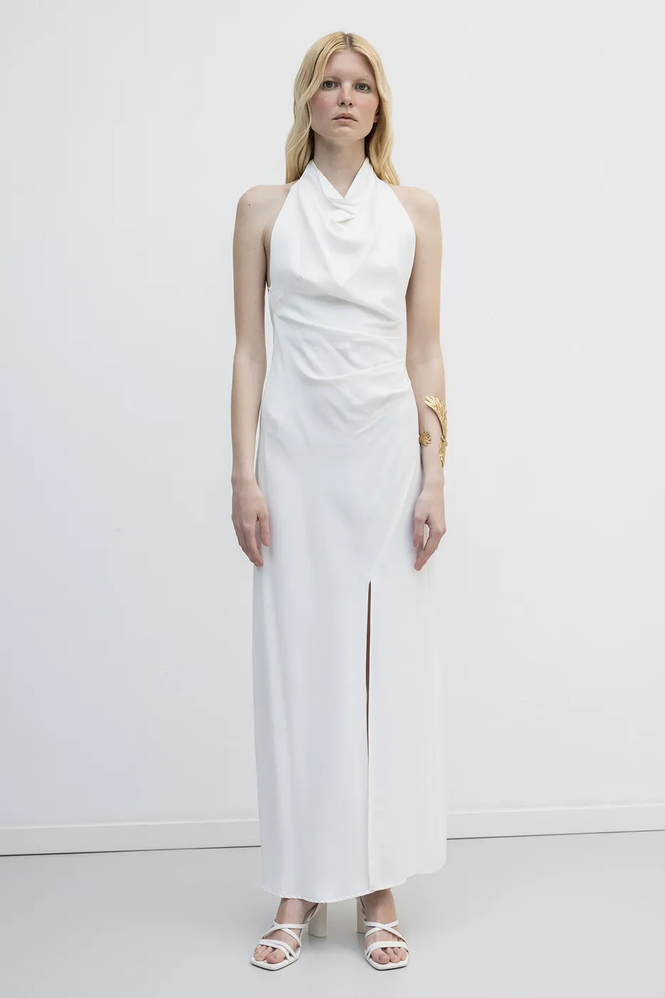 Bayan Beyaz Sırt Dekolteli Maksi Saten Elbise