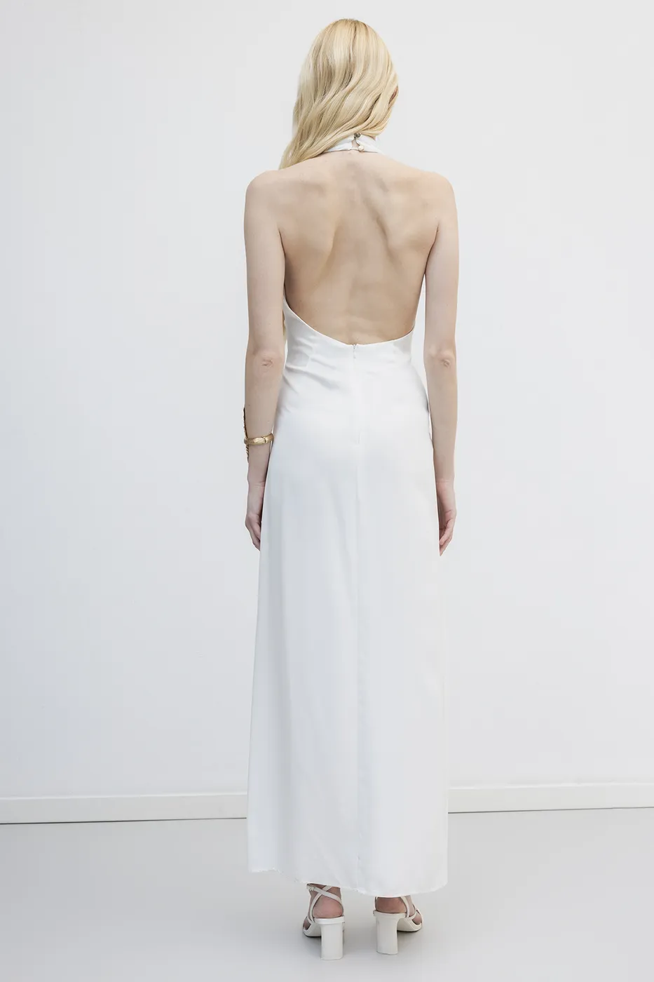 Bayan Beyaz Sırt Dekolteli Maksi Saten Elbise