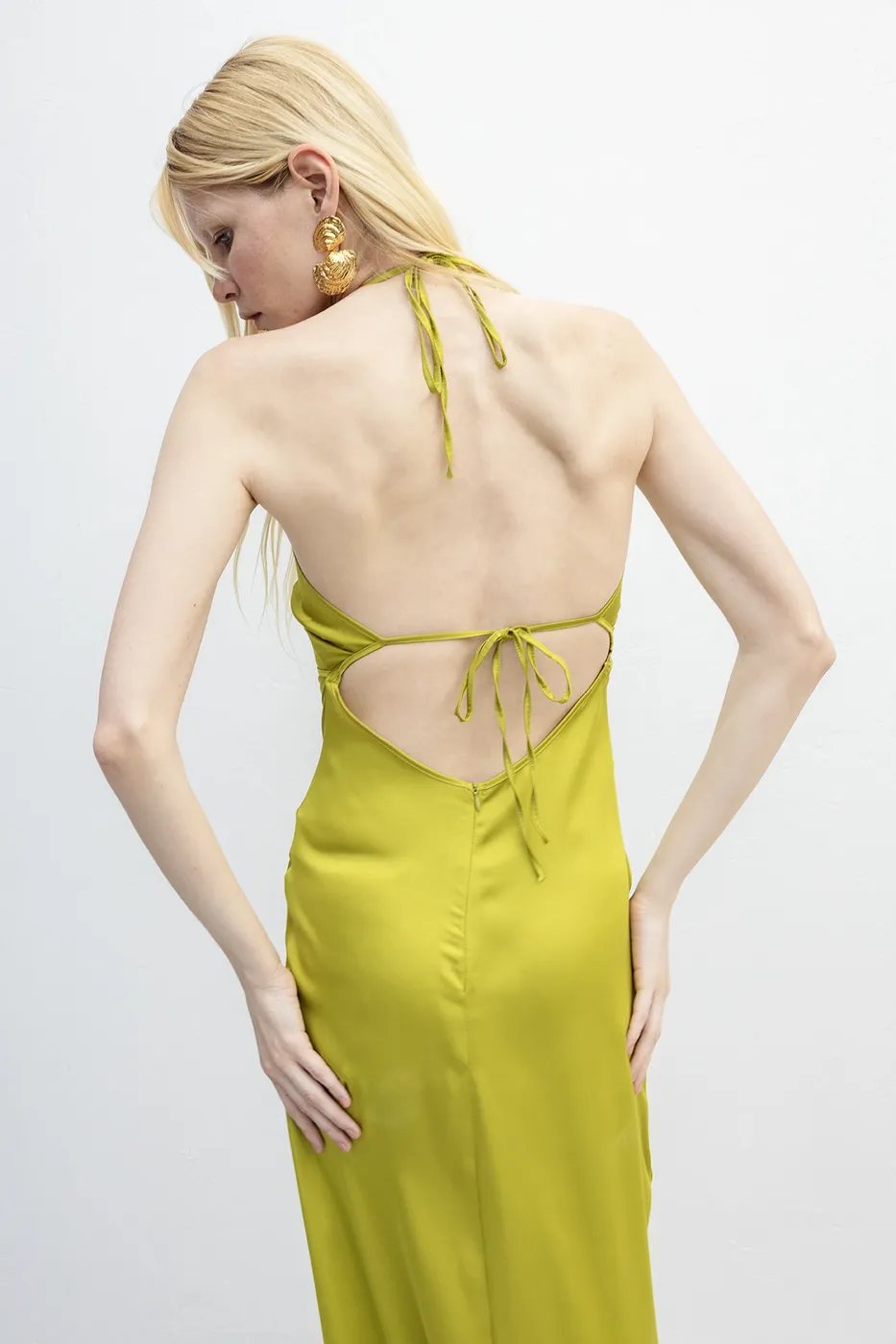 Bayan Yeşil Halter Yaka Saten Maksi Elbise