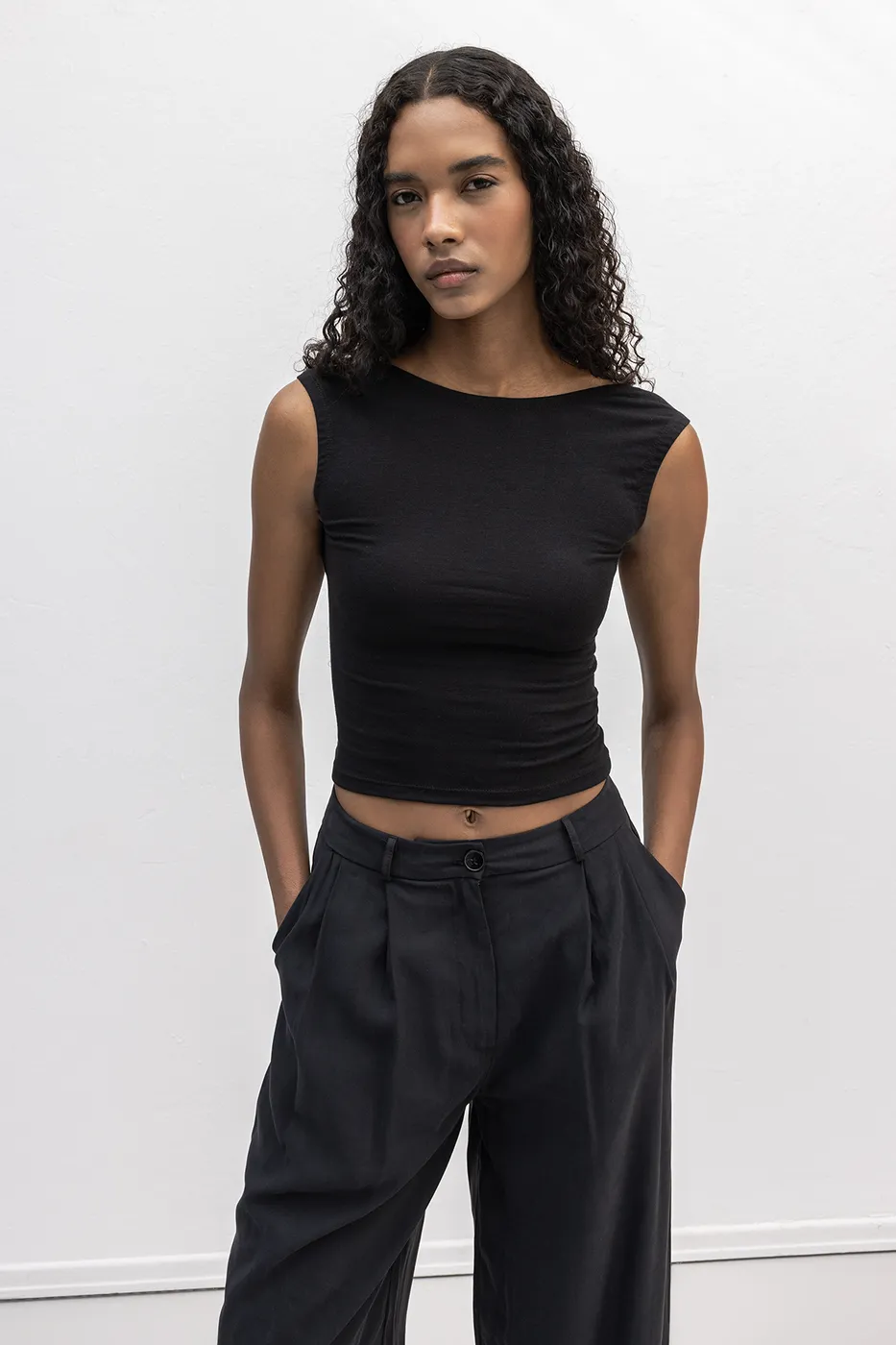 Bayan Siyah Sırt Dekolteli Crop Top