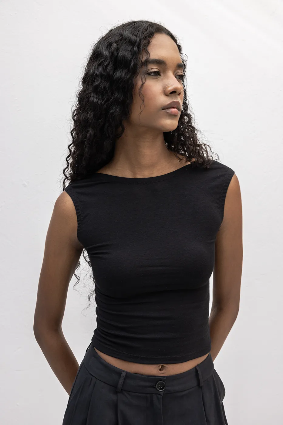 Bayan Siyah Sırt Dekolteli Crop Top