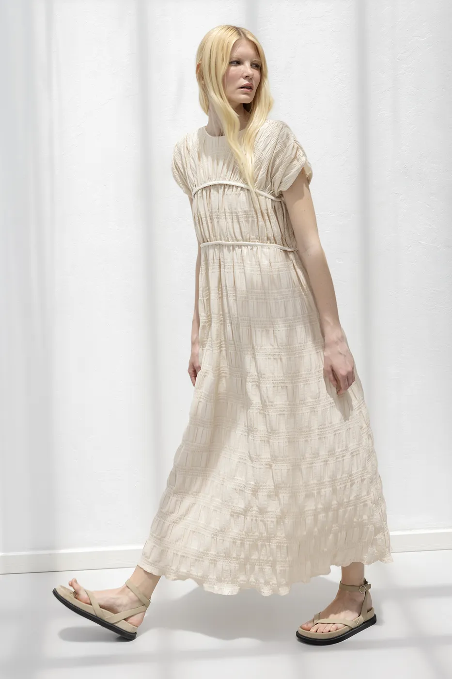 Bayan Bej Uzun Büzgülü Elbise