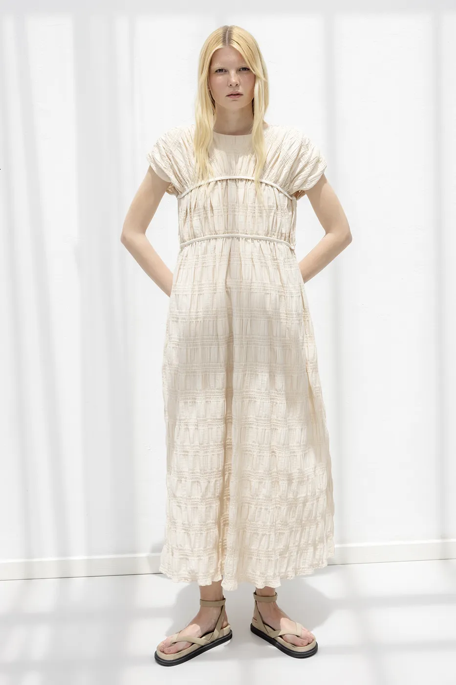 Bayan Bej Uzun Büzgülü Elbise