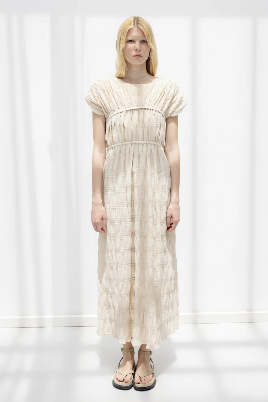 Bayan Bej Uzun Büzgülü Elbise