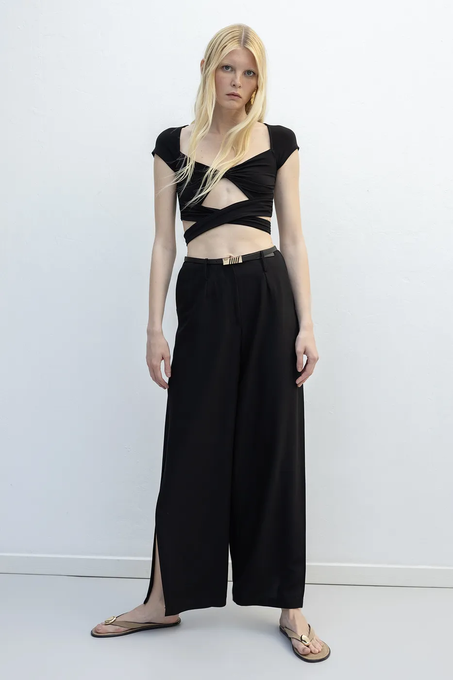 Bayan Siyah Derin Yırtmaçlı Bol Pantolon