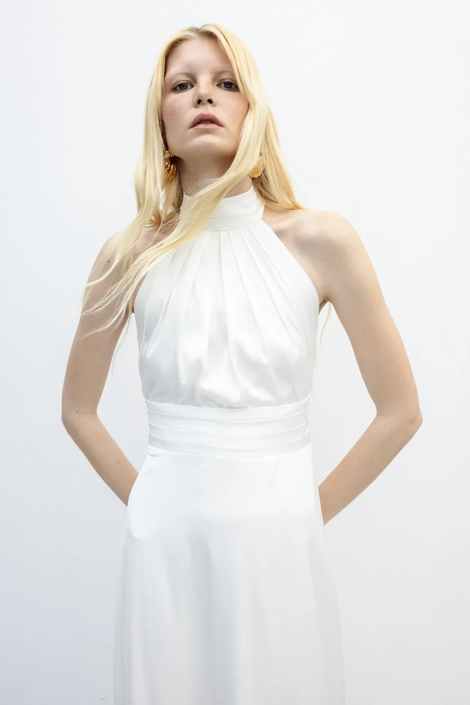 Bayan Ekru Sırt Dekolteli Saten Maksi Elbise