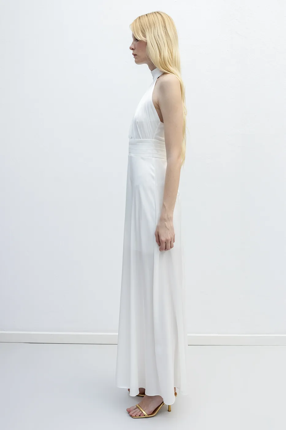 Bayan Ekru Sırt Dekolteli Saten Maksi Elbise