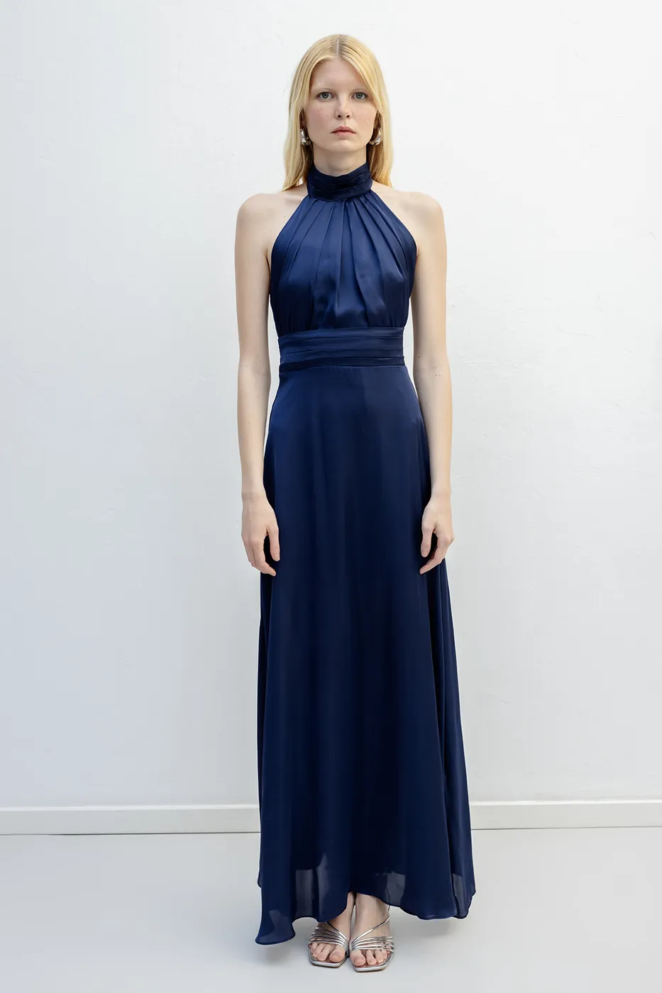 Bayan Lacivert Sırt Dekolteli Saten Maksi Elbise