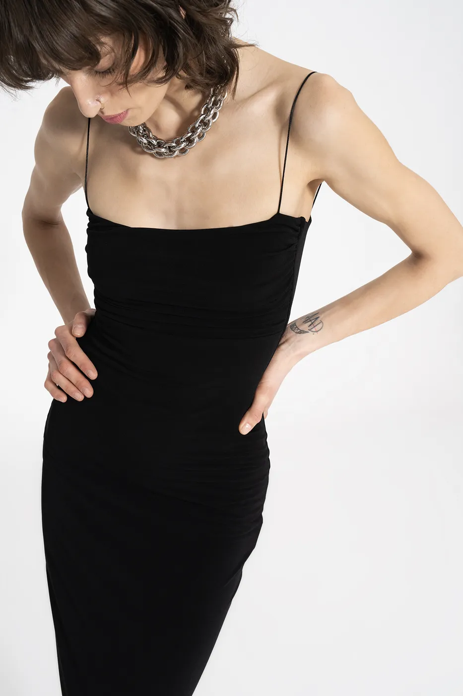 Bayan Siyah Askılı  Midi  Kalem Elbise