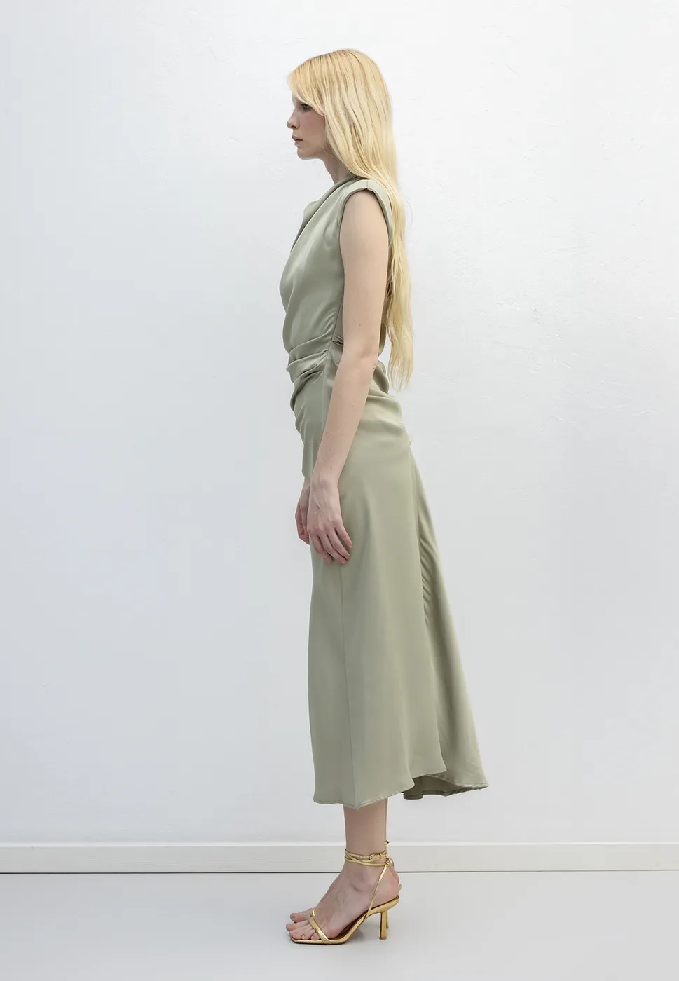 Bayan Haki Degaje Yakalı Saten Midi Elbise