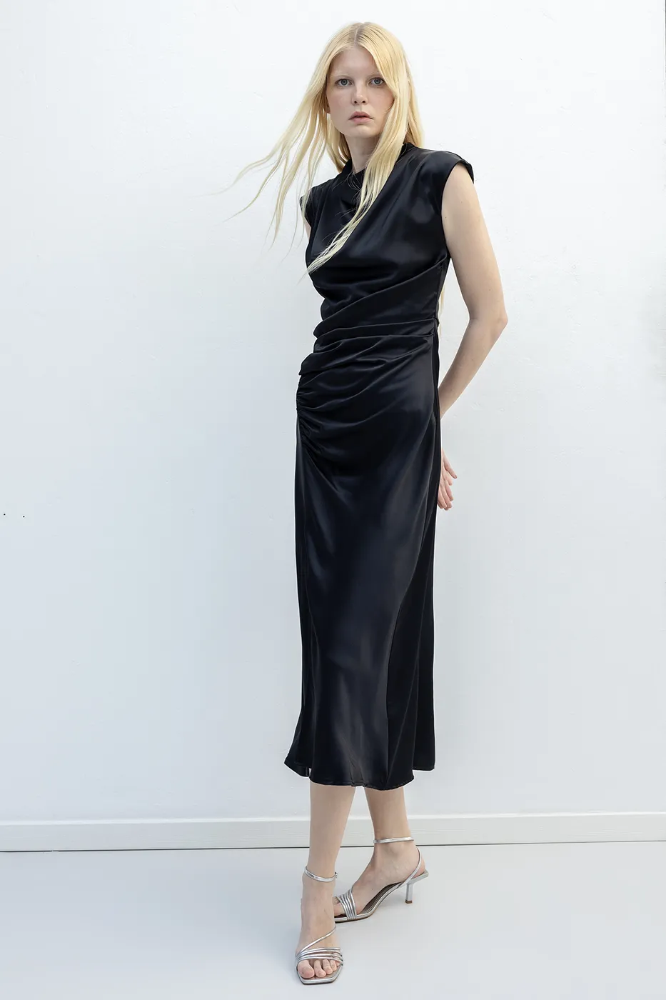 Bayan Siyah Degaje Yakalı Saten Midi Elbise