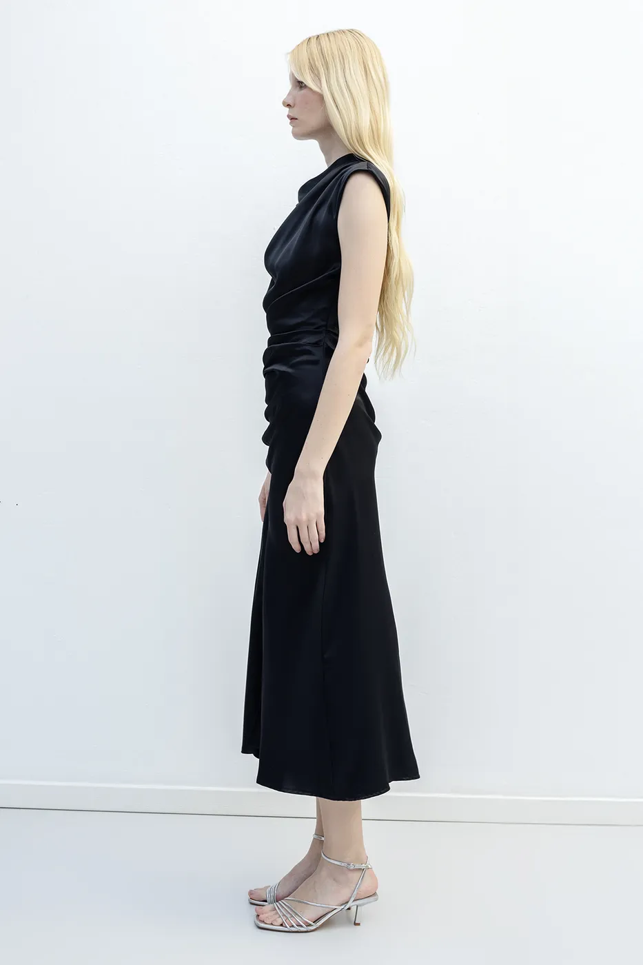 Bayan Siyah Degaje Yakalı Saten Midi Elbise