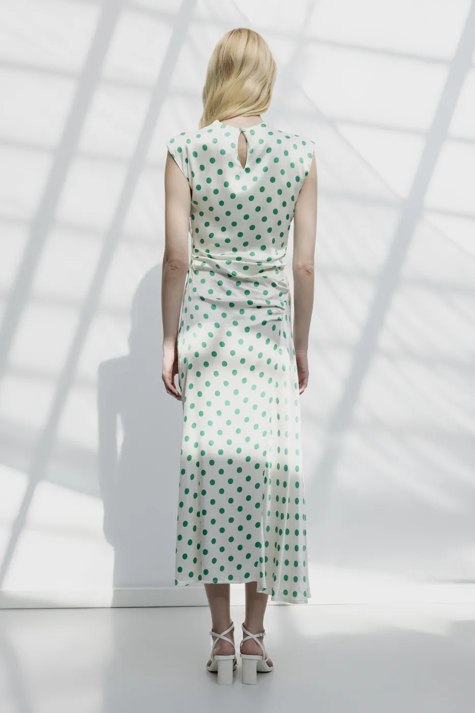 Bayan Beyaz Degaje Yakalı Puantiyeli Midi Elbise