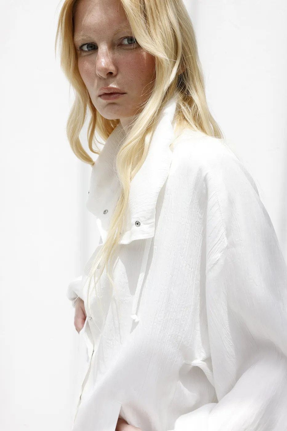 Bayan Ekru Volanlı Dökümlü Mont