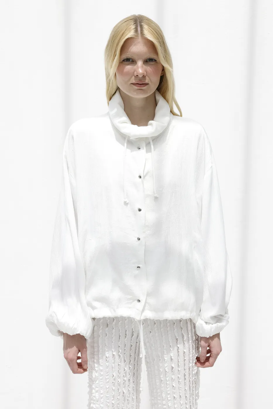 Bayan Ekru Volanlı Dökümlü Mont