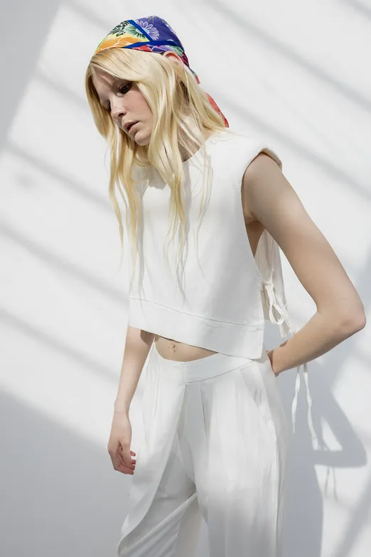 Bayan Ekru Yandan Bağcıklı Crop Keten Bluz - BSL