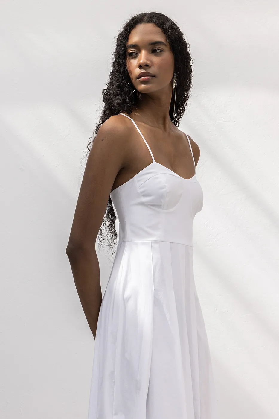 Bayan Beyaz Askılı Pile Detaylı Midi Cotton Elbise