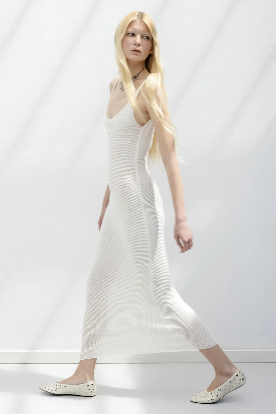 Bayan Beyaz Askılı  Örme Midi Elbise