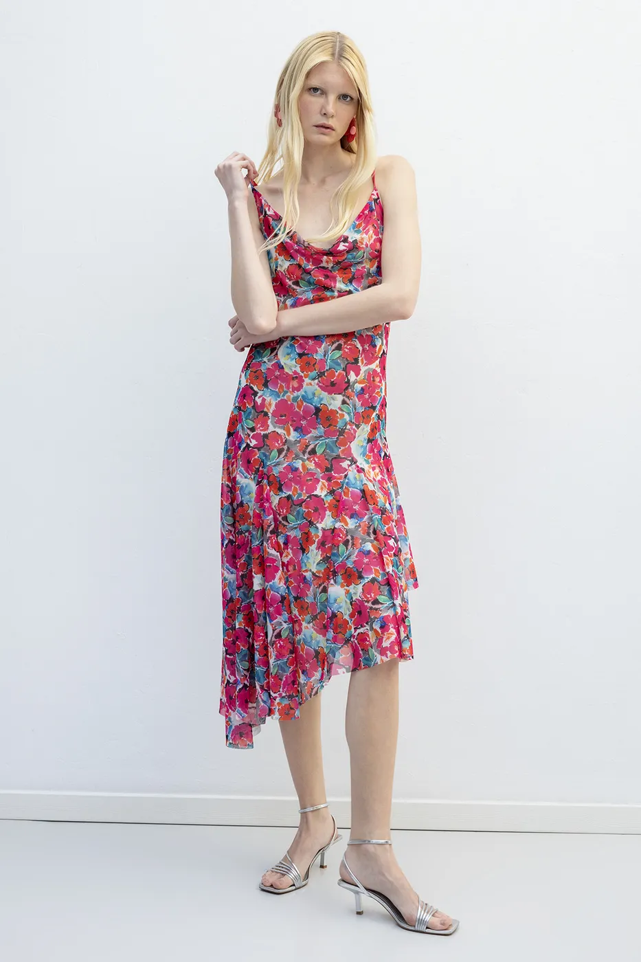 Bayan Pembe Asimetrik Etek Detaylı Midi Elbise