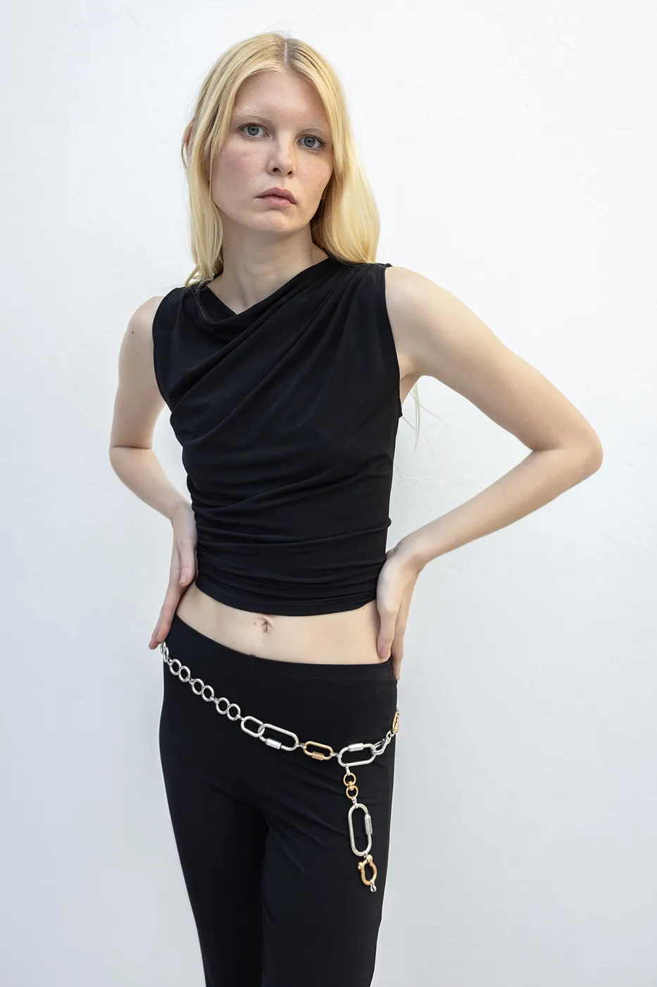 Bayan Siyah Drapeli Top