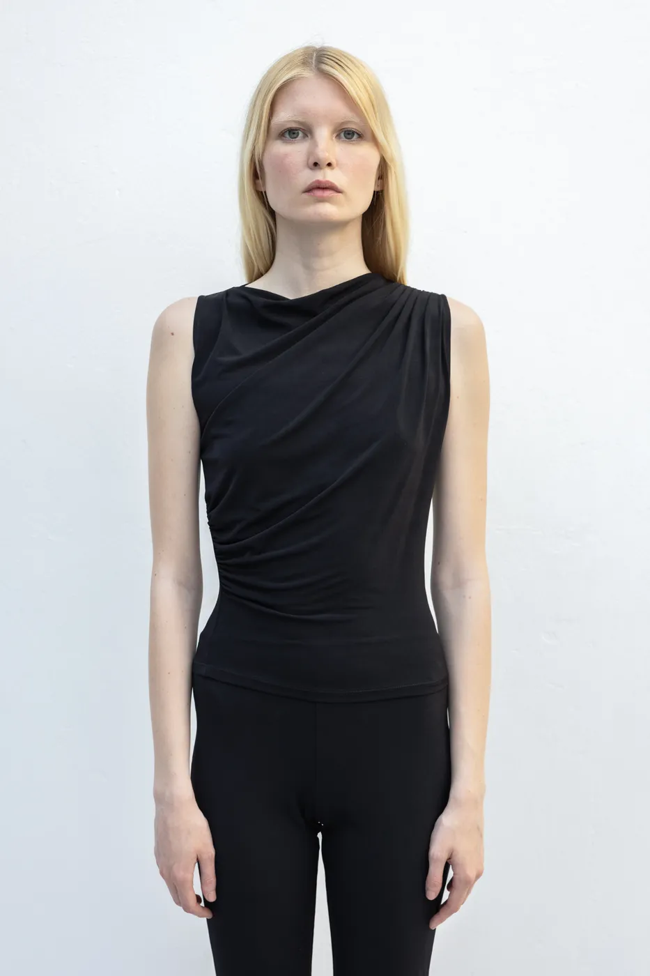 Bayan Siyah Drapeli Top