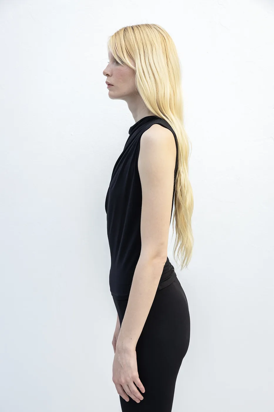 Bayan Siyah Drapeli Top