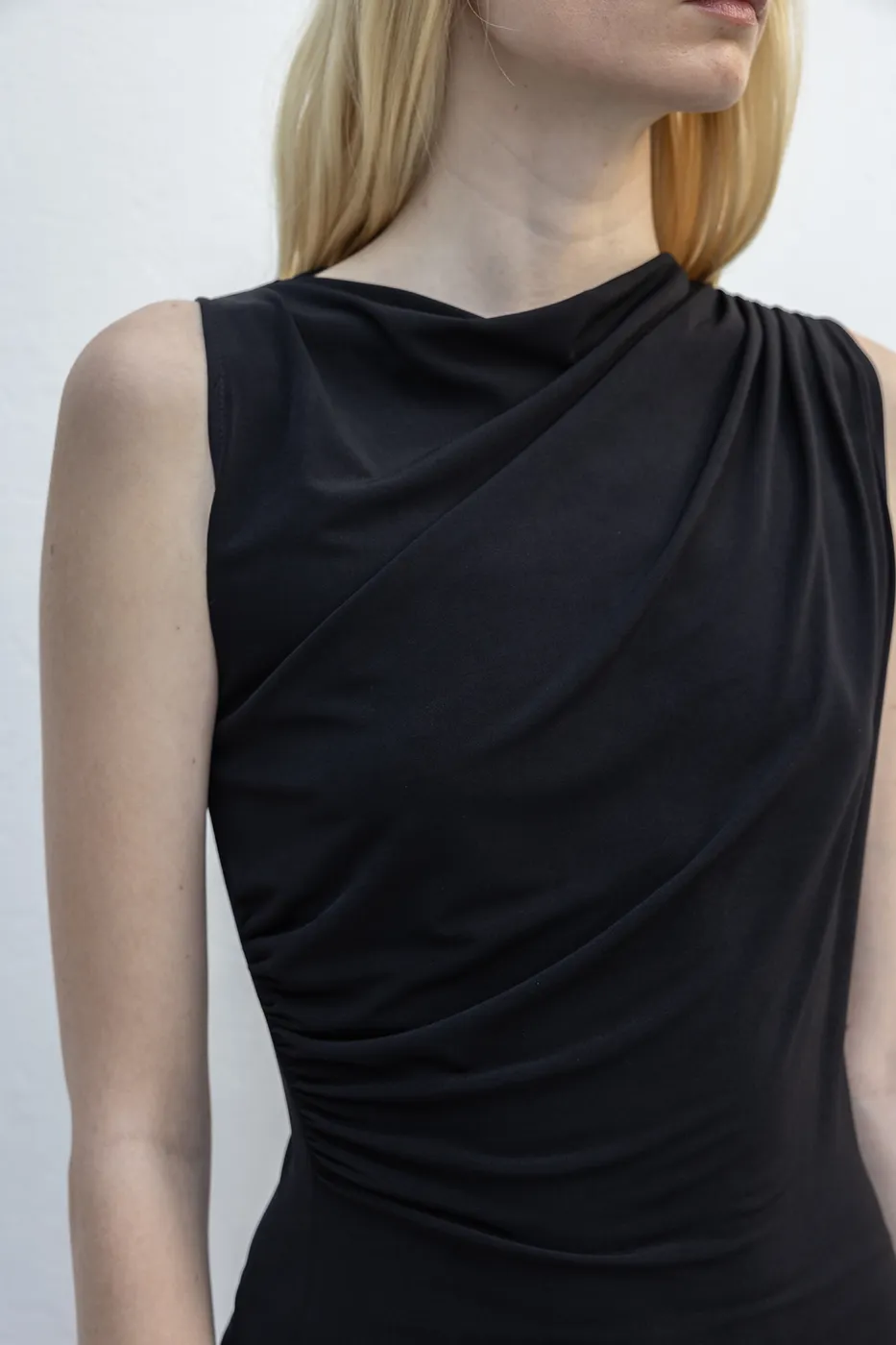 Bayan Siyah Drapeli Top