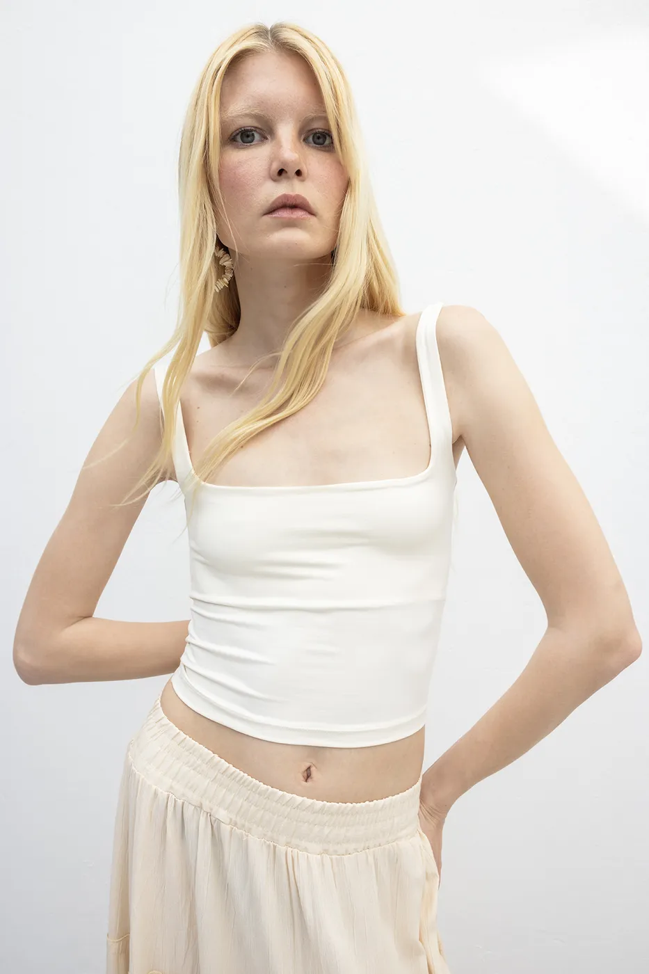 Bayan Ekru Kare Yaka Atlet Top