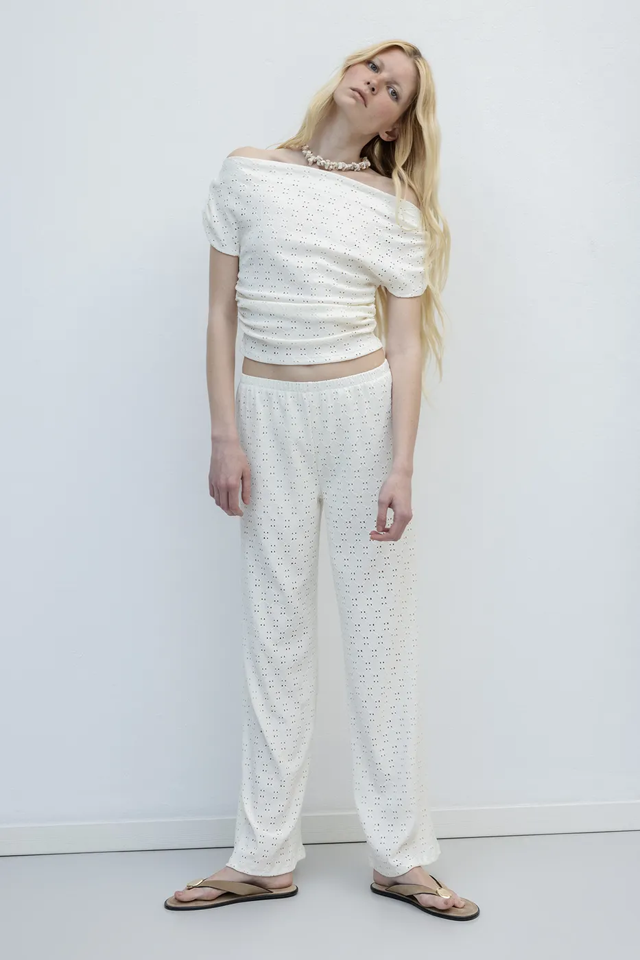 Bayan Beyaz Brode Düz Kesim Pantolon