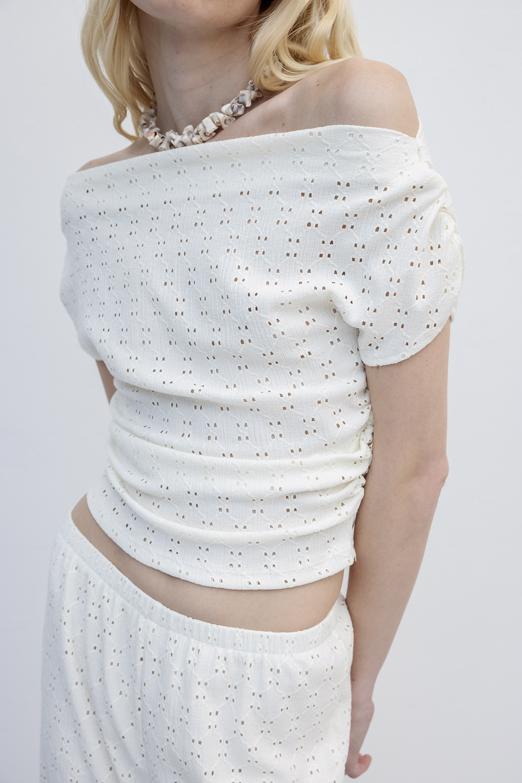 Bayan  Brode Kayık Yaka Omuz Büzgü Detaylı Top