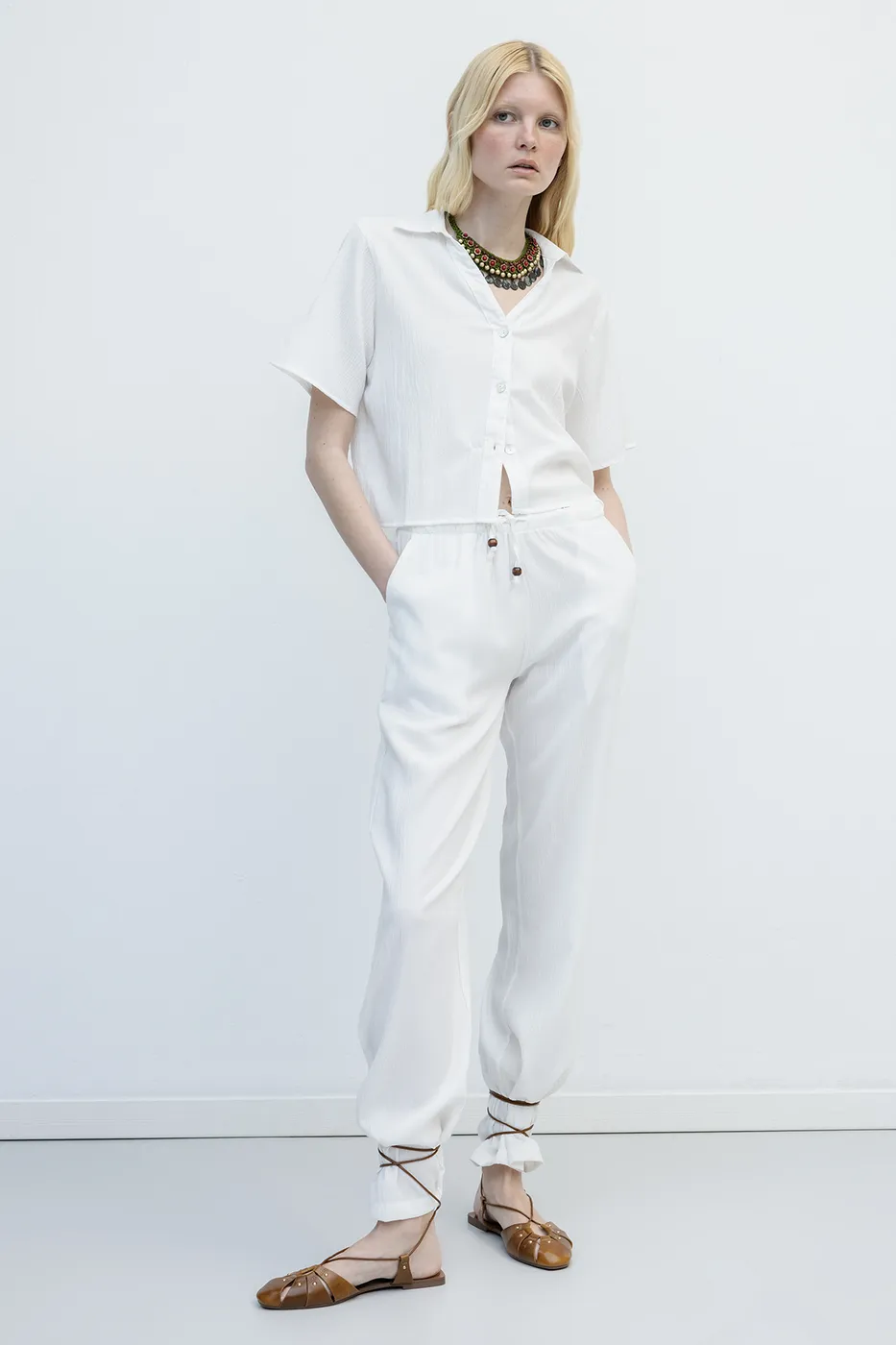 Bayan Beyaz Rahat Kesim Pantolon