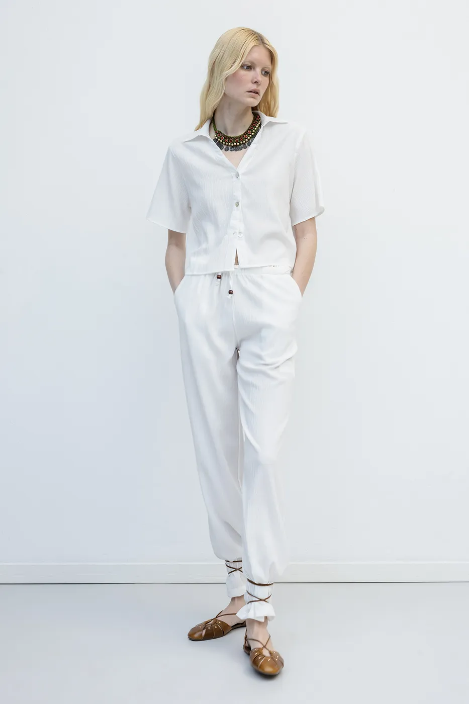 Bayan Beyaz Rahat Kesim Pantolon