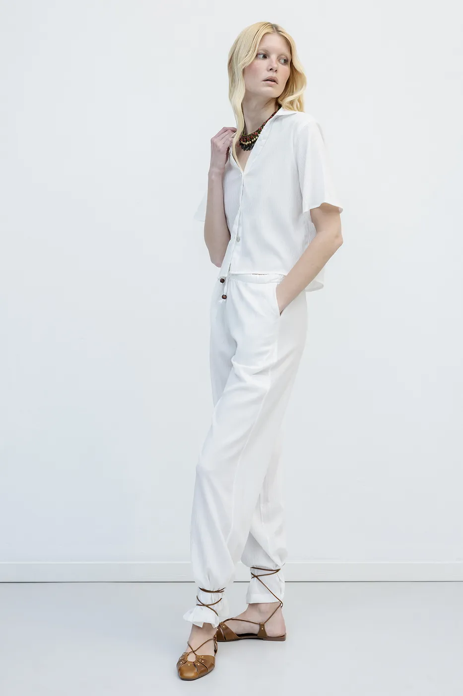 Bayan Beyaz Rahat Kesim Pantolon