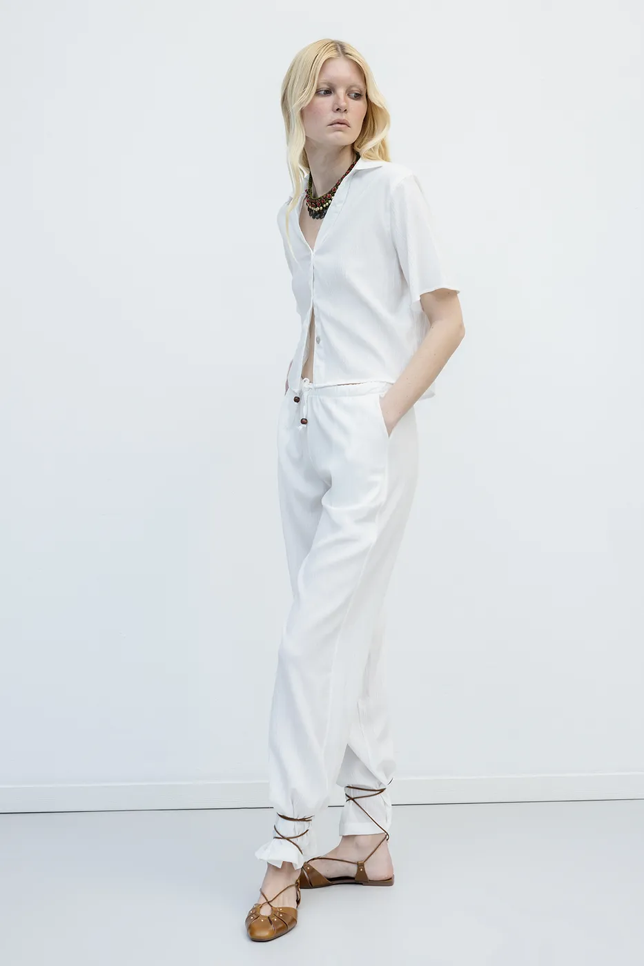 Bayan Beyaz Rahat Kesim Pantolon