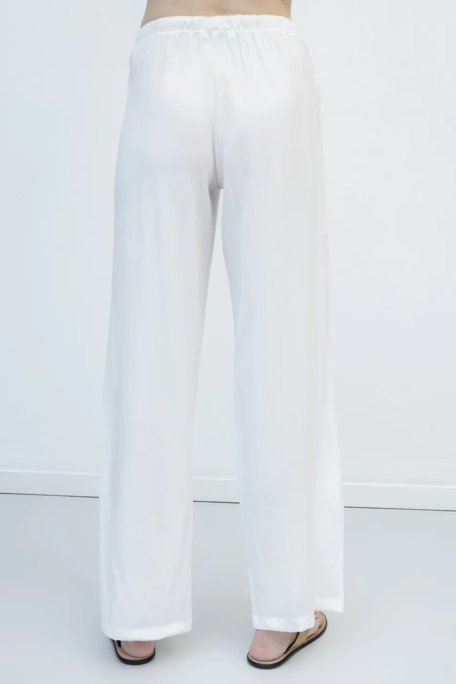 Bayan Beyaz Rahat Kesim Pantolon