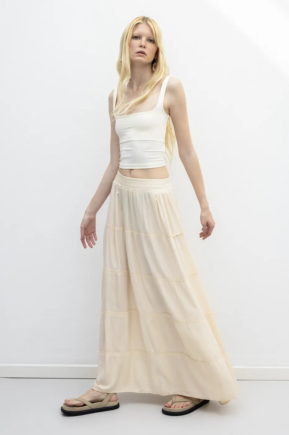 Bayan Bej Katlı Maksi Etek