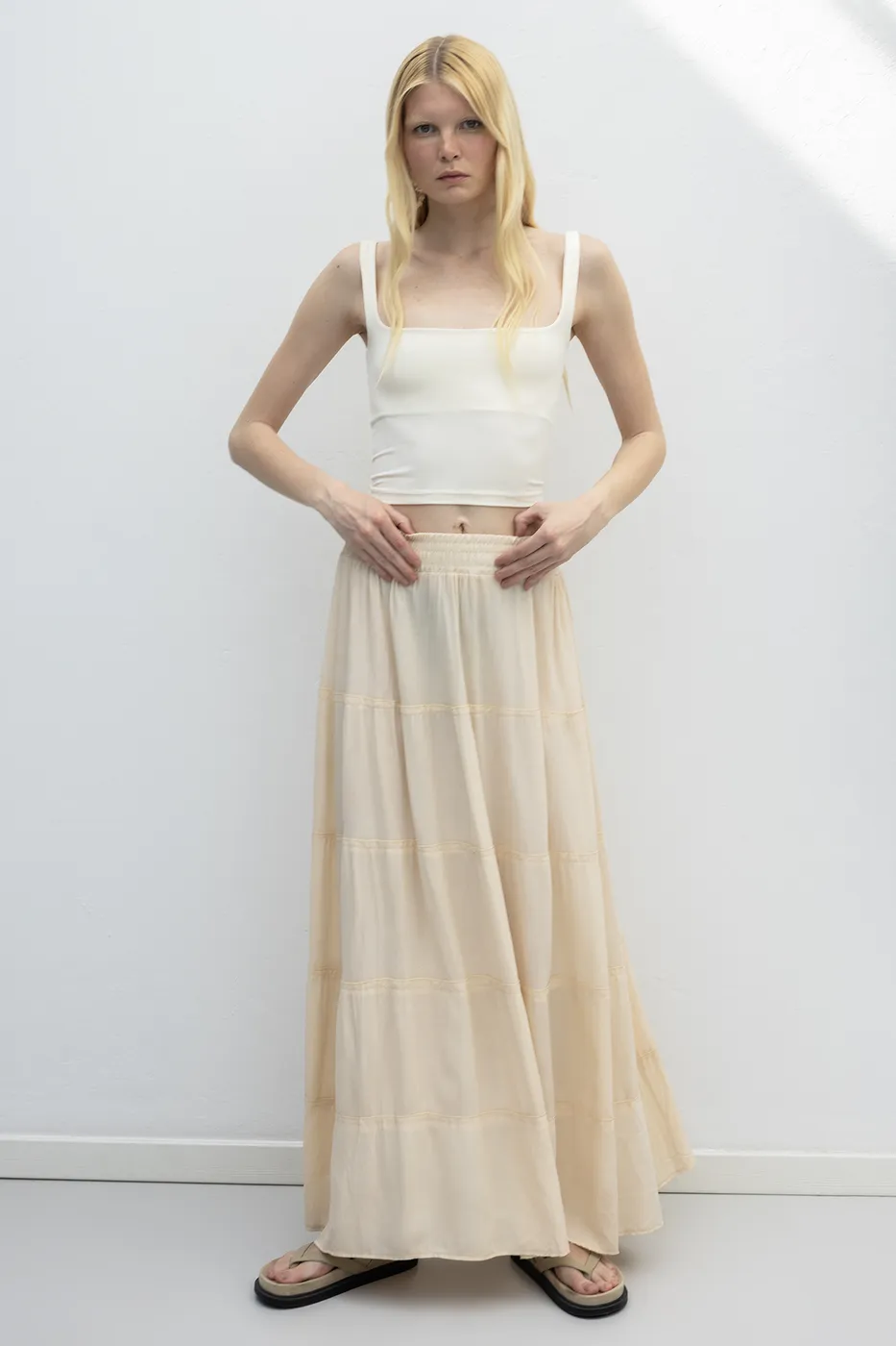 Bayan Bej Katlı Maksi Etek