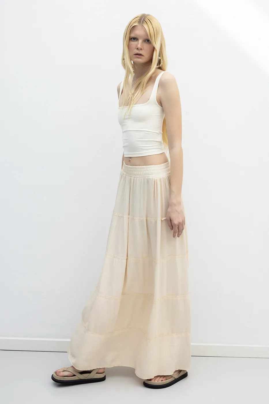 Bayan Bej Katlı Maksi Etek