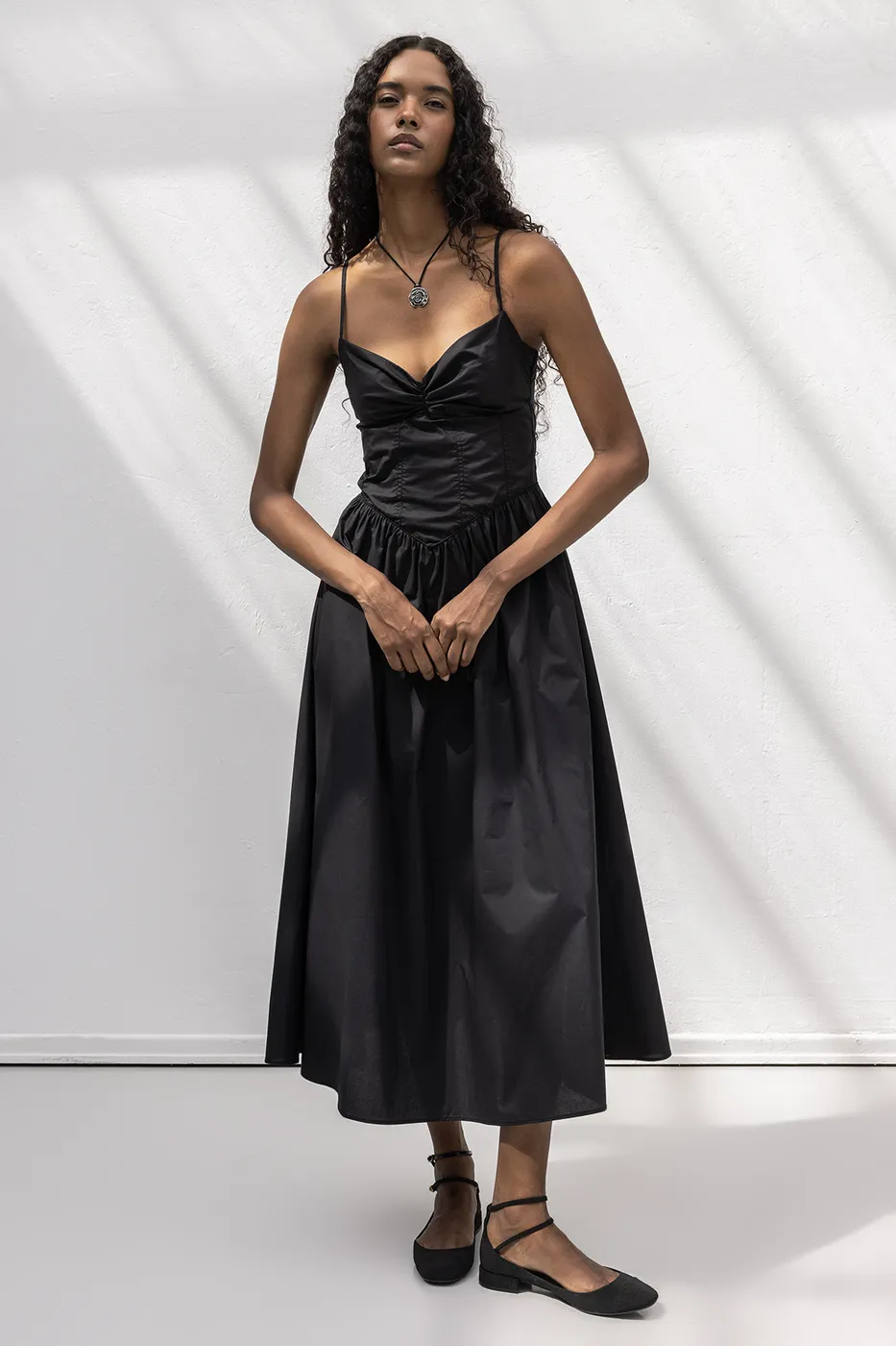 Bayan Siyah Askılı Korsajlı Midi Elbise