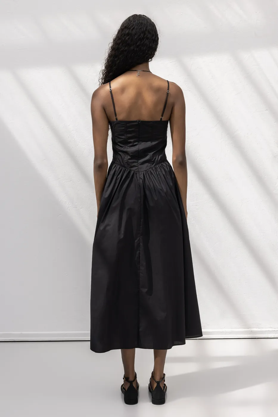 Bayan Siyah Askılı Korsajlı Midi Elbise