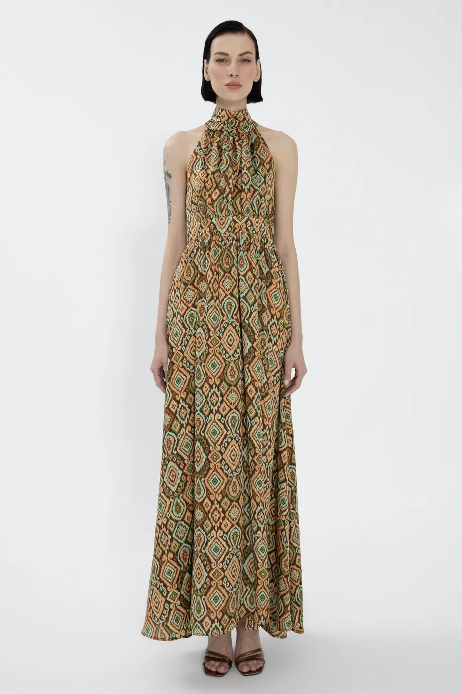 Bayan Kahverengi Dik Yaka Kolsuz Saten Maksi Elbise