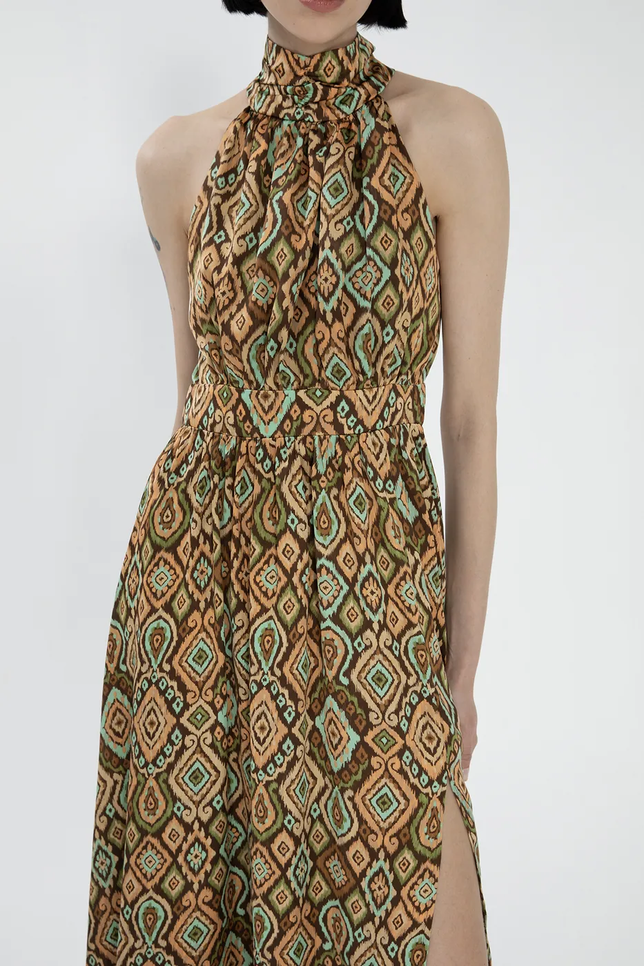 Bayan Kahverengi Dik Yaka Kolsuz Saten Maksi Elbise