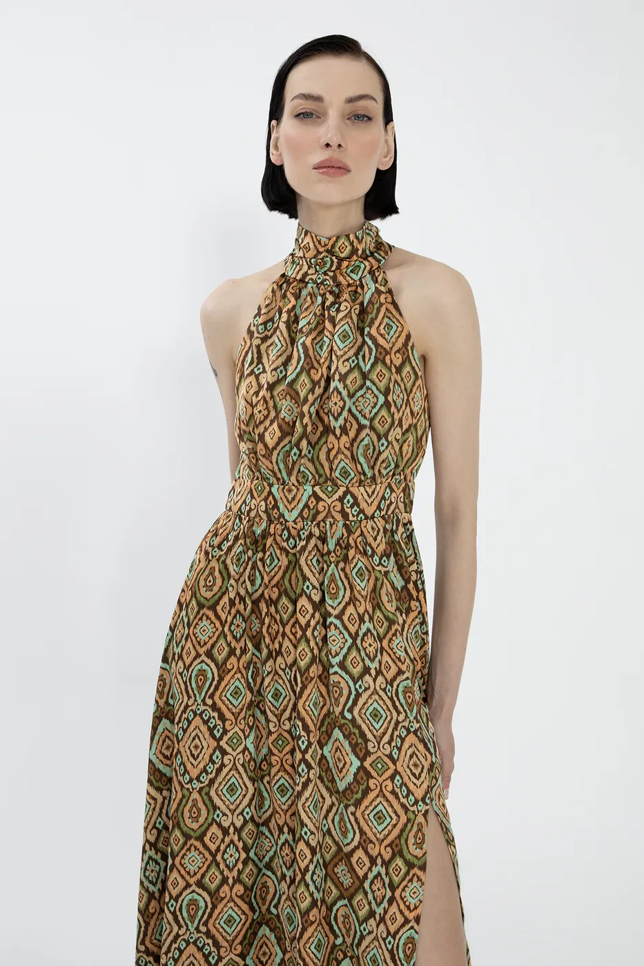 Bayan Kahverengi Dik Yaka Kolsuz Saten Maksi Elbise