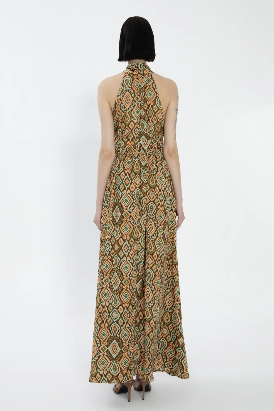 Bayan Kahverengi Dik Yaka Kolsuz Saten Maksi Elbise