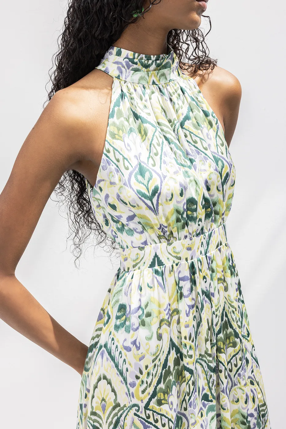 Bayan Yeşil Dik Yaka Kolsuz Saten Maksi Elbise