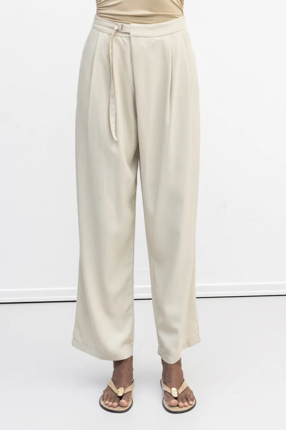 Bayan Bej Pileli Havuç Pantolon