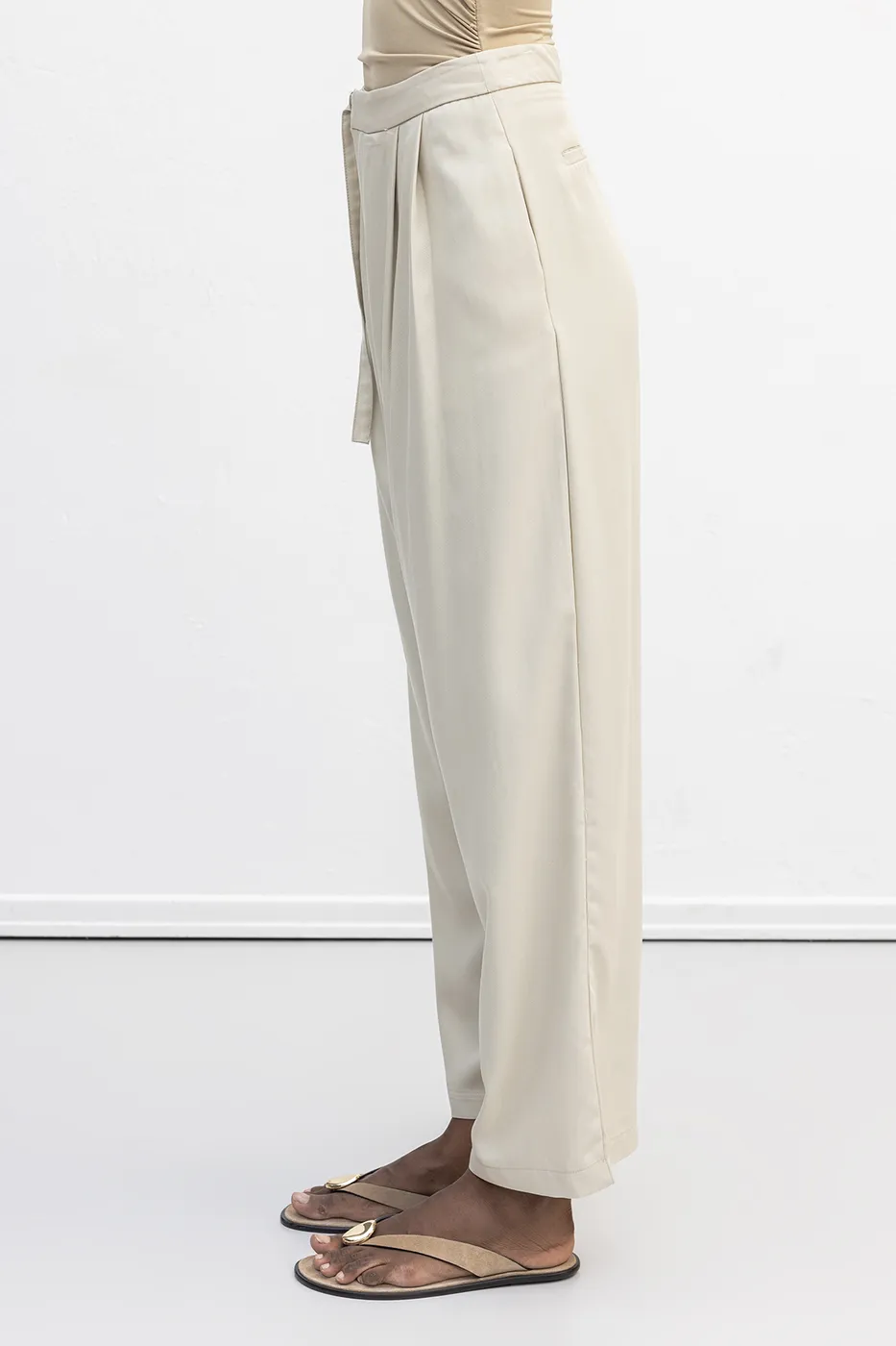 Bayan Bej Pileli Havuç Pantolon