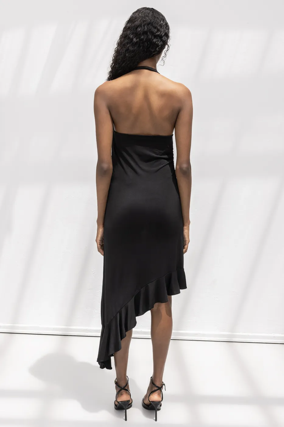 Bayan Siyah Degaje Yakalı Asimetrik Etek Detaylı Midi Elbise