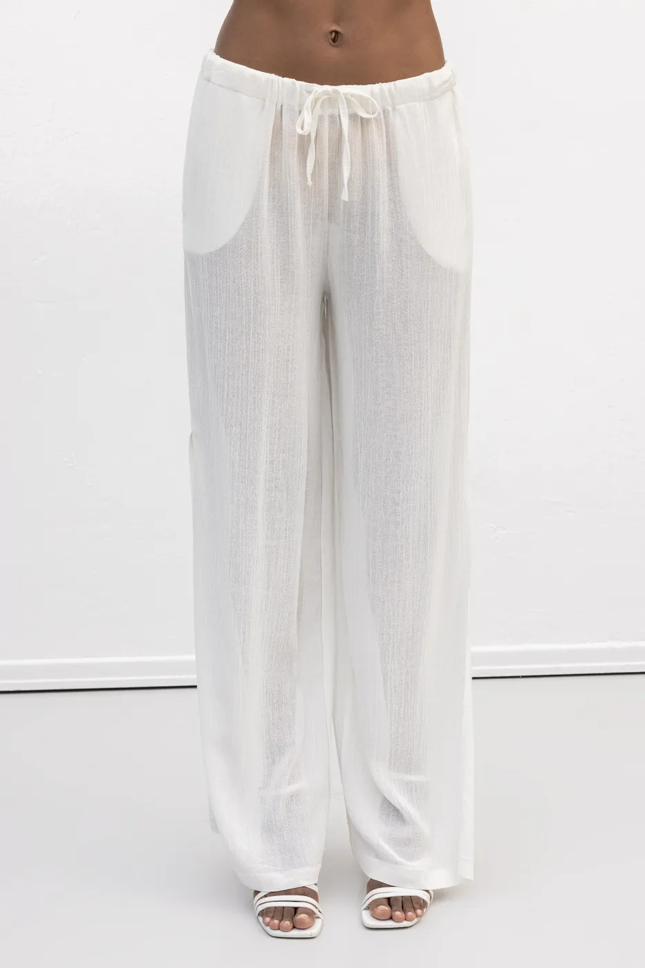 Bayan Beyaz Düz Kesim Bol Pantolon